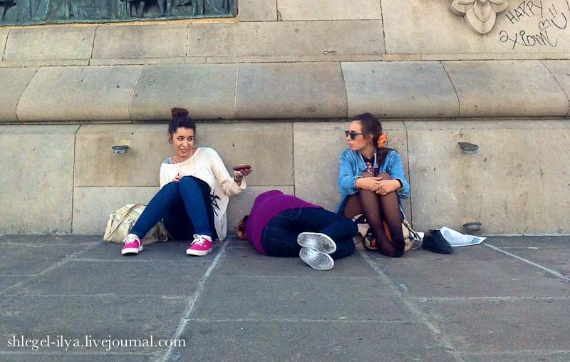Девушки С Площади Испании