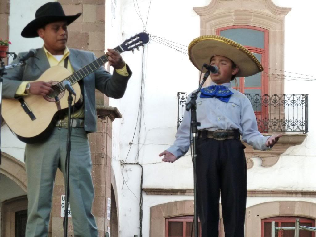 vagando-burros-a-seemingly-impromptu-concert-friday-afternoon-1-28-11