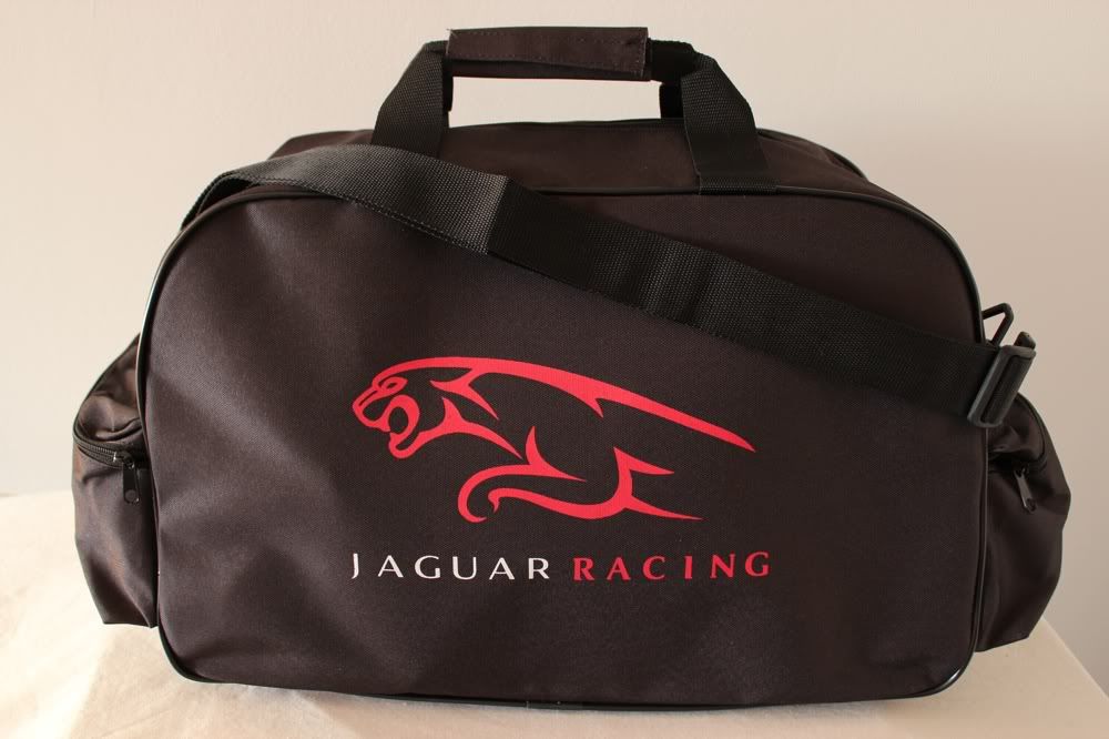 http://i1121.photobucket.com/albums/l515/meandmyfriends99/JAGUARRACING.jpg