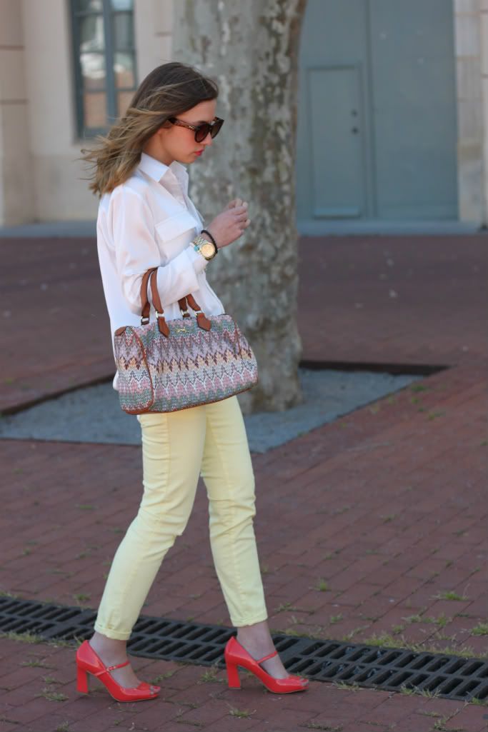 pastel colors white shirt fluor bimba lola bag