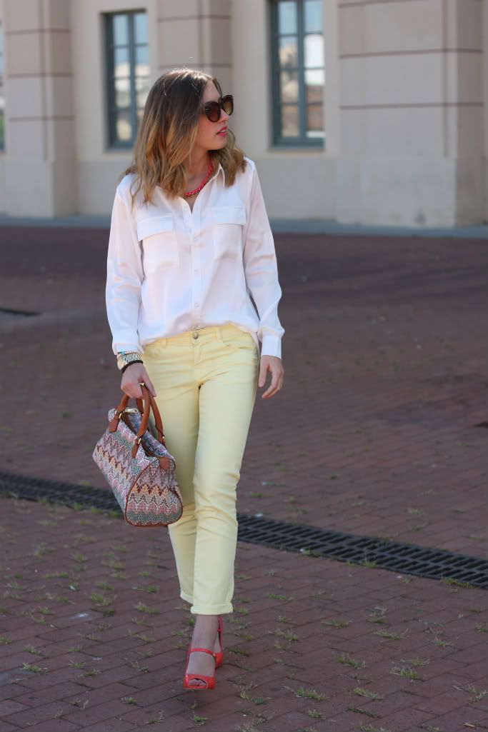 pastel colors white shirt fluor bimba lola bag